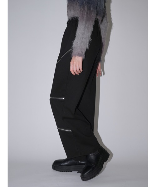 Uenui(ウニュイ)の「ランダム ジップ イージーパンツ(スウェットパンツ・レディース・ブラック/グレー・SMALL/MEDIUM)」の17枚目の写真