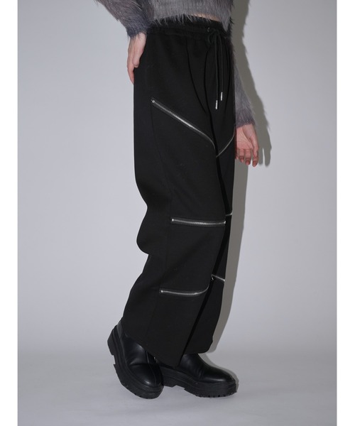 Uenui(ウニュイ)の「ランダム ジップ イージーパンツ(スウェットパンツ・レディース・ブラック/グレー・SMALL/MEDIUM)」の18枚目の写真