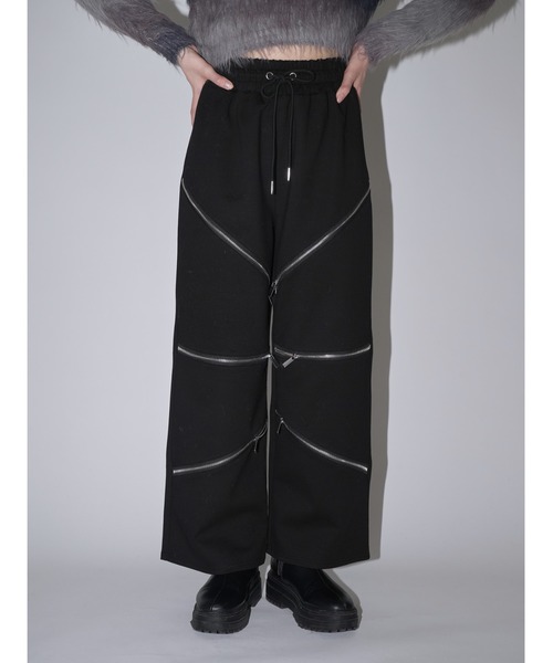 Uenui(ウニュイ)の「ランダム ジップ イージーパンツ(スウェットパンツ・レディース・ブラック/グレー・SMALL/MEDIUM)」の19枚目の写真