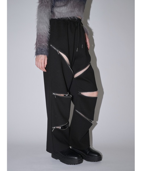 Uenui(ウニュイ)の「ランダム ジップ イージーパンツ(スウェットパンツ・レディース・ブラック/グレー・SMALL/MEDIUM)」の22枚目の写真