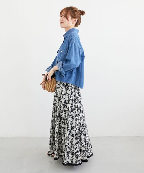 le.coeur blanc（ルクールブラン）の「《手洗い可能》Fanaka別注バイカラーフラワースカート（スカート・レディース・ブルー/ブラック・38）」の3枚目の写真