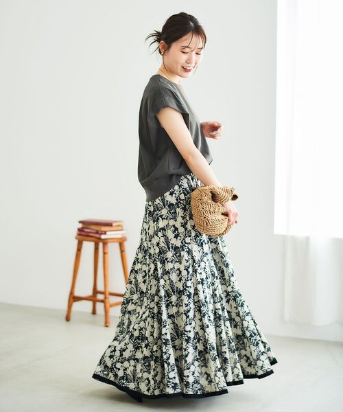 le.coeur blanc（ルクールブラン）の「《手洗い可能》Fanaka別注バイカラーフラワースカート（スカート・レディース・ブルー/ブラック・38）」の13枚目の写真