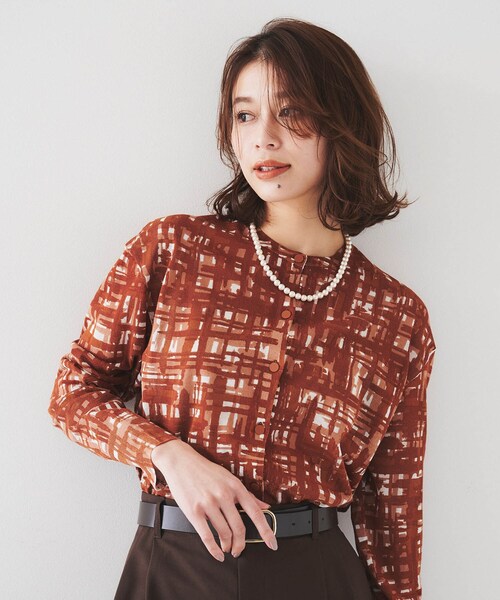 UNTITLED（アンタイトル）の「【セットアップ可能/アンサンブル可能/シアー】チェックプリント カーディガンニット（カーディガン/ボレロ・レディース・キャメル/ネイビー系・00/02/04/44）」の3枚目の写真