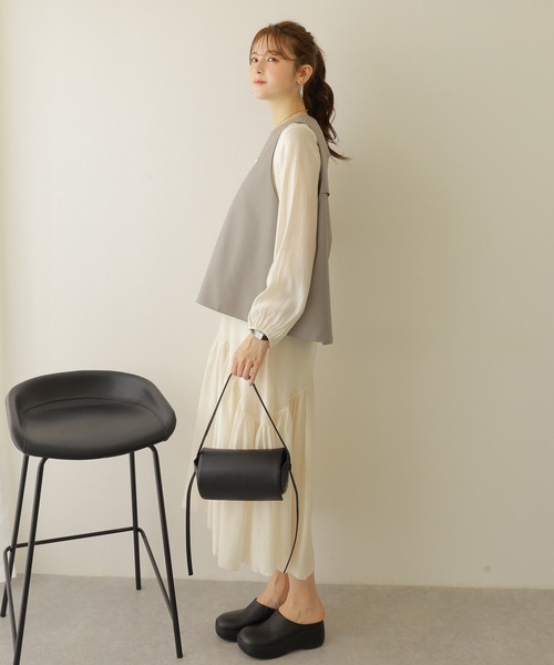 LAULEN（ローレン）の「satinlike gather v neck dress /サテン調ギャザーVネックロングワンピース（ワンピース・レディース・グレー/アイボリー・FREE）」の6枚目の写真