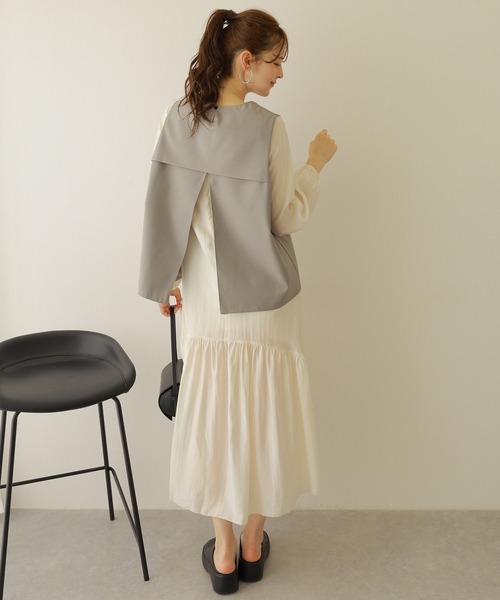 LAULEN（ローレン）の「satinlike gather v neck dress /サテン調ギャザーVネックロングワンピース（ワンピース・レディース・グレー/アイボリー・FREE）」の5枚目の写真