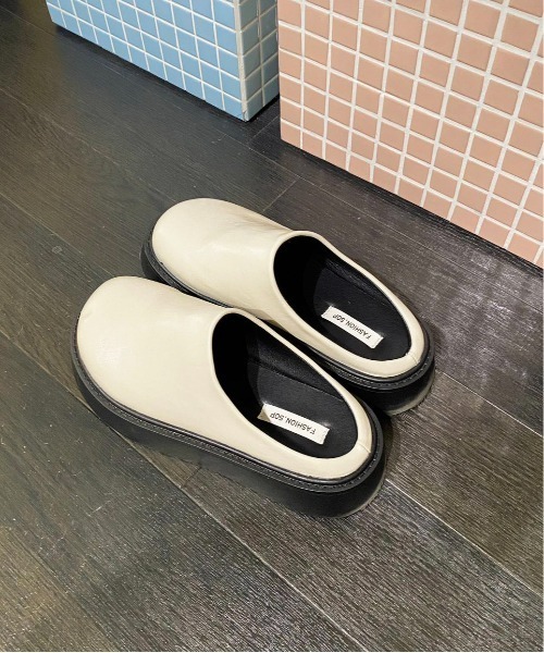 WEGO（ウィゴー）の「WEGO/ラウンド厚底フェイクレザースリッポンサンダル（スリッポン・レディース・ホワイト/ブラック・LARGE/MEDIUM）」の9枚目の写真