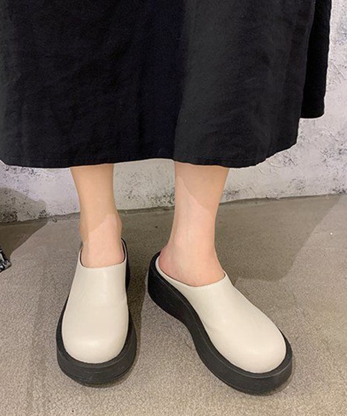 WEGO（ウィゴー）の「WEGO/ラウンド厚底フェイクレザースリッポンサンダル（スリッポン・レディース・ホワイト/ブラック・LARGE/MEDIUM）」の17枚目の写真