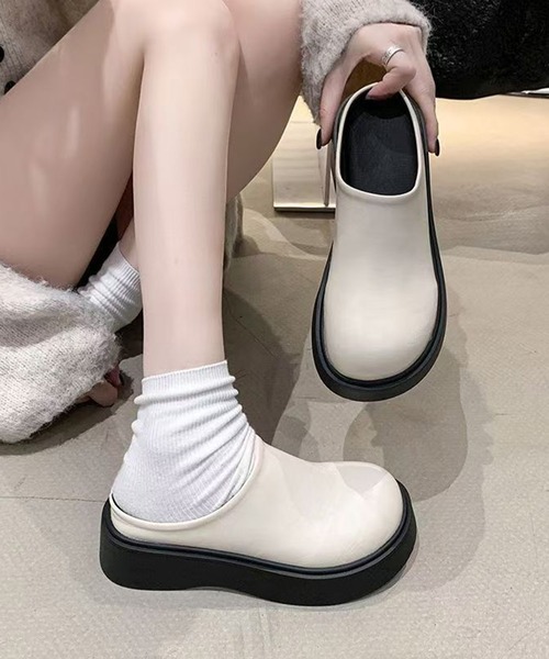 WEGO（ウィゴー）の「WEGO/ラウンド厚底フェイクレザースリッポンサンダル（スリッポン・レディース・ホワイト/ブラック・LARGE/MEDIUM）」の19枚目の写真