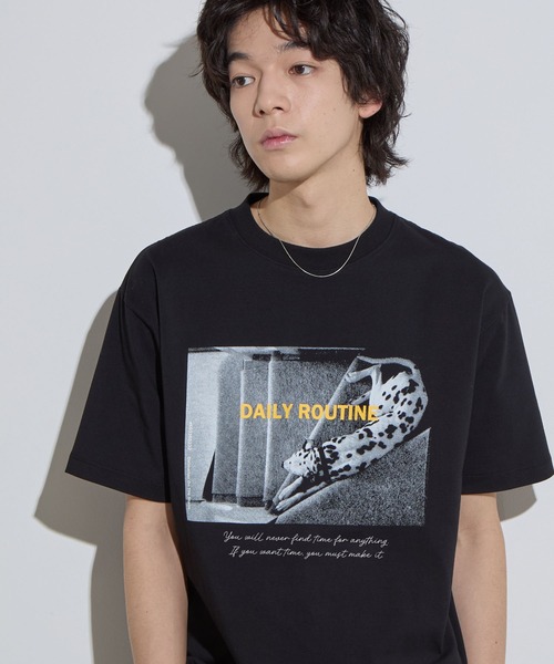 SLICK(スリック)の「【SLICK/スリック】Regular Fit Printed T-Shirt (Routin) / レギュラーフィットプリントTシャツ /レギュラーフィット / ヘビーウェイト(Tシャツ/カットソー・メンズ・ホワイト/ブラック・3/2/1)」の2枚目の写真
