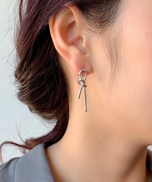 ciite' surgical stainless（シーテサージカルステンレス）の「【 金属アレルギー対応 】結びピアス  (両耳用) サージカルステンレス（ピアス（両耳用）・レディース・シルバー/ゴールド・FREE）」の2枚目の写真