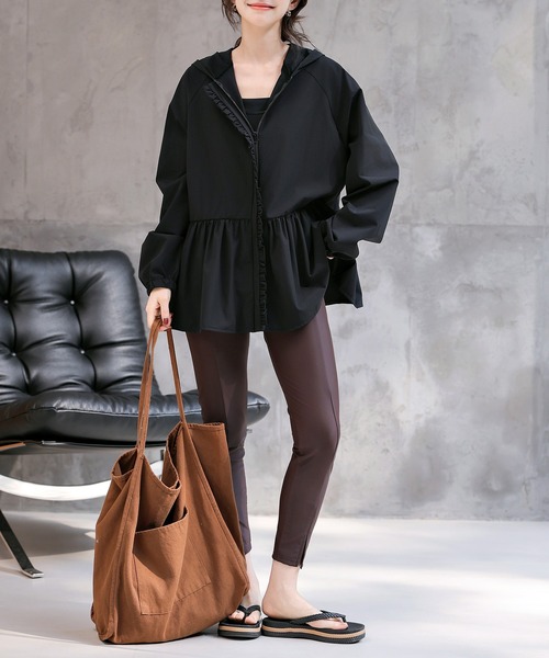 TeddyShop（テディショップ）の「【紫外線遮蔽率 99%以上/接触冷感/大きいサイズ有】レディース水着 長ぽわん袖フード付きフリルラッシュガード パーカー 水陸両用（ラッシュガード・レディース・ブラック/ベージュ/チャコールグレー/ホワイト・M/S/L/LL）」の13枚目の写真