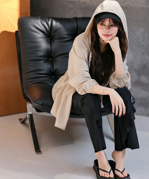 TeddyShop（テディショップ）の「【紫外線遮蔽率 99%以上/接触冷感/大きいサイズ有】レディース水着 長ぽわん袖フード付きフリルラッシュガード パーカー 水陸両用（ラッシュガード・レディース・ブラック/ベージュ/チャコールグレー/ホワイト・M/S/L/LL）」の17枚目の写真