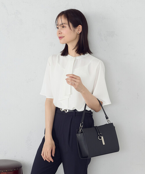 COMME CA ISM（コムサイズム）の「【宮城舞さん着用】ロゴプレート ミニショルダー（ショルダーバッグ・レディース・ベージュ/グレー/ブラック・FREE）」の15枚目の写真