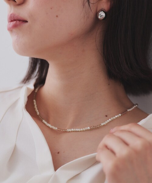 OPAQUE.CLIP（オペークドットクリップ）の「ガラスビーズネックレス（ネックレス・レディース・ホワイト/サンドベージュ/ブルー系その他・00）」の4枚目の写真