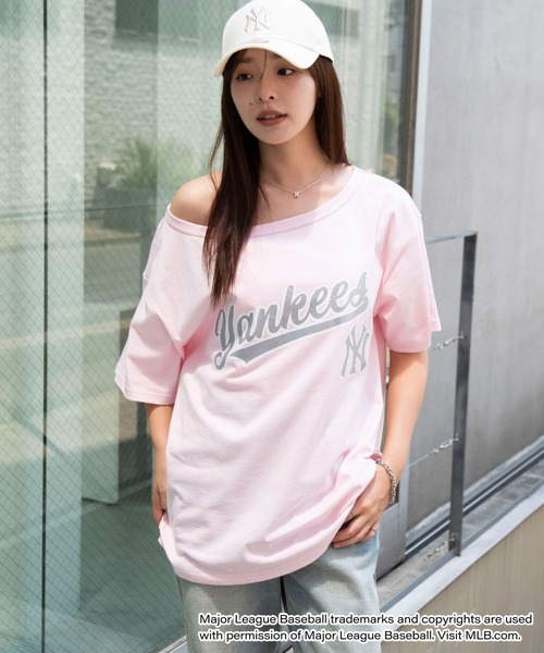 MLB（メジャーリーグベースボール）の「∴WEGO/グリッター ロゴ MLB別注オフショルビッグT（Tシャツ/カットソー・レディース・その他3/その他2/その他1・FREE）」の17枚目の写真
