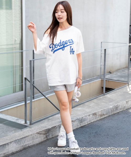 ∴WEGO/【25年春夏新作】 グリッター ロゴ MLB別注オフショル