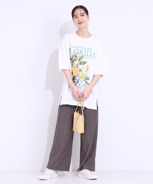 Cutie Blonde（キューティーブロンド）の「【洗える】ゆるシルエットが抜け感を演出 プリントBIG Tシャツ（Tシャツ/カットソー・レディース・ホワイト系1/チャコール/ブラック系1/ブルー系1・00）」の7枚目の写真