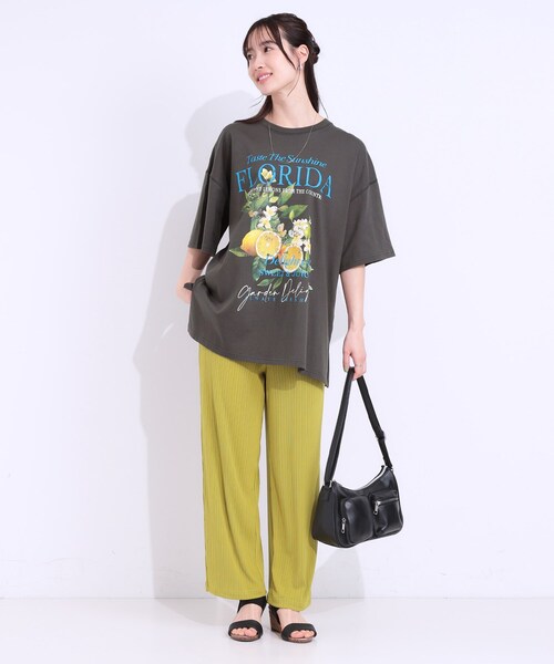 Cutie Blonde（キューティーブロンド）の「【洗える】ゆるシルエットが抜け感を演出 プリントBIG Tシャツ（Tシャツ/カットソー・レディース・ホワイト系1/チャコール/ブラック系1/ブルー系1・00）」の11枚目の写真