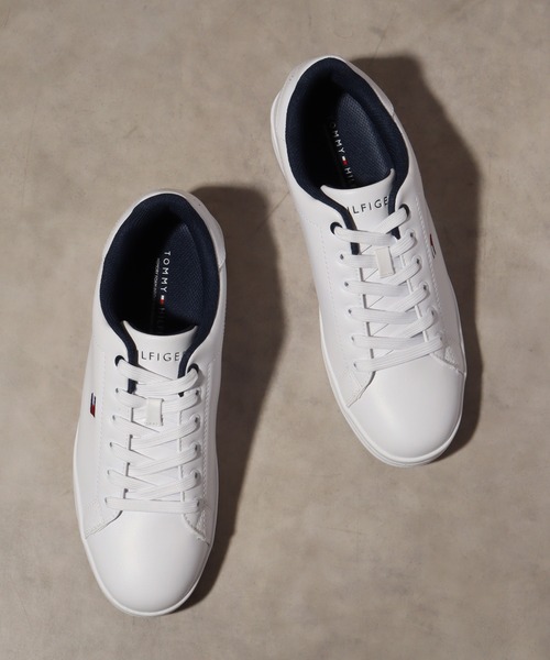 TOMMY HILFIGER(トミーヒルフィガー)の「【TOMMY HILFIGER/トミーヒルフィガー】H-LENDAR/シンセティックレザー ローカット ワンポイントスニーカー(スニーカー・メンズ・ホワイト・7.5/8/8.5/9/9.5/10)」の4枚目の写真