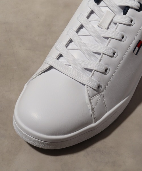 TOMMY HILFIGER(トミーヒルフィガー)の「【TOMMY HILFIGER/トミーヒルフィガー】H-LENDAR/シンセティックレザー ローカット ワンポイントスニーカー(スニーカー・メンズ・ホワイト・7.5/8/8.5/9/9.5/10)」の11枚目の写真