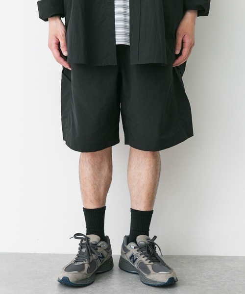 BURLAP OUTFITTER(バーラップアウトフィッター)の「『別注』BURLAP OUTFITTER×DOORS Supplex Nylon Shorts(その他パンツ・メンズ・ブラック/ベージュ/チャコールグレー・LARGE/MEDIUM)」の4枚目の写真