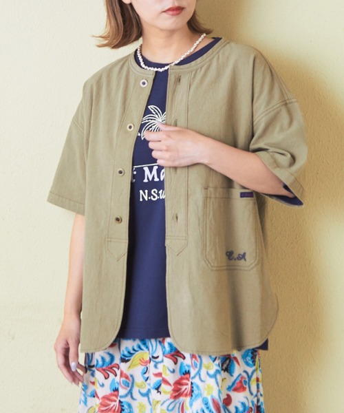 CUBE SUGAR（キューブシュガー）の「綿ボイルロゴ刺繍ノーカラーシャツ（シャツ/ブラウス・レディース・マスタード/ナチュラル/チャコールグレー/カーキ/マルチ・M）」の3枚目の写真