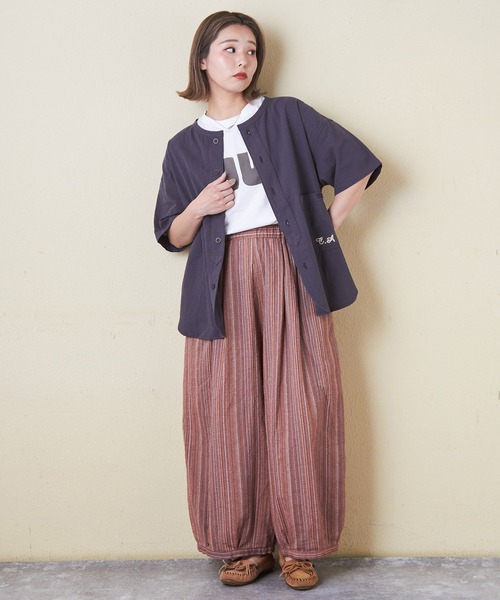 CUBE SUGAR（キューブシュガー）の「綿ボイルロゴ刺繍ノーカラーシャツ（シャツ/ブラウス・レディース・マスタード/ナチュラル/チャコールグレー/カーキ/マルチ・M）」の9枚目の写真