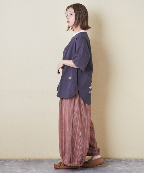 CUBE SUGAR（キューブシュガー）の「綿ボイルロゴ刺繍ノーカラーシャツ（シャツ/ブラウス・レディース・マスタード/ナチュラル/チャコールグレー/カーキ/マルチ・M）」の10枚目の写真