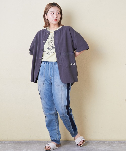 CUBE SUGAR（キューブシュガー）の「綿ボイルロゴ刺繍ノーカラーシャツ（シャツ/ブラウス・レディース・マスタード/ナチュラル/チャコールグレー/カーキ/マルチ・M）」の11枚目の写真