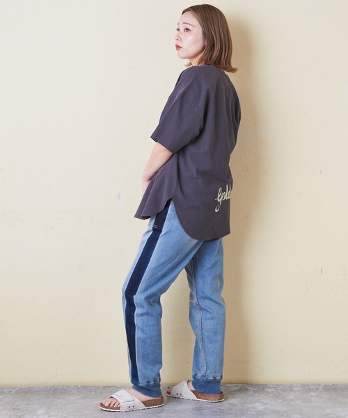 CUBE SUGAR（キューブシュガー）の「綿ボイルロゴ刺繍ノーカラーシャツ（シャツ/ブラウス・レディース・マスタード/ナチュラル/チャコールグレー/カーキ/マルチ・M）」の12枚目の写真