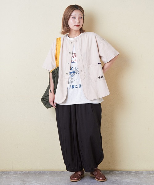 CUBE SUGAR（キューブシュガー）の「綿ボイルロゴ刺繍ノーカラーシャツ（シャツ/ブラウス・レディース・マスタード/ナチュラル/チャコールグレー/カーキ/マルチ・M）」の6枚目の写真