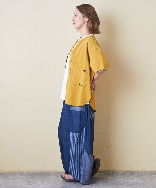 CUBE SUGAR（キューブシュガー）の「綿ボイルロゴ刺繍ノーカラーシャツ（シャツ/ブラウス・レディース・マスタード/ナチュラル/チャコールグレー/カーキ/マルチ・M）」の15枚目の写真