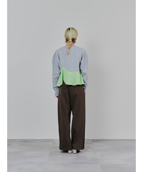 DOLLUPOOPS（ドールアップウップス）の「ウェーブ切替ペプラムトップス（スウェット・レディース・ブルー/グレー/ブラック・38）」の10枚目の写真