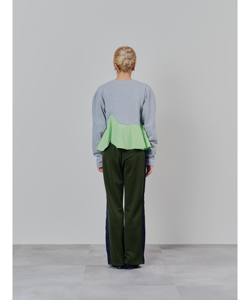 DOLLUPOOPS（ドールアップウップス）の「ウェーブ切替ペプラムトップス（スウェット・レディース・ブルー/グレー/ブラック・38）」の12枚目の写真