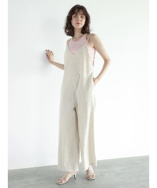 FIKA.(フィーカ)の「Flower cami overalls(サロペット/オーバーオール・レディース・ベージュ系/ブラウン・MEDIUM)」の4枚目の写真