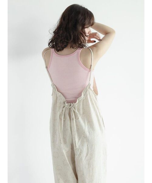 FIKA.(フィーカ)の「Flower cami overalls(サロペット/オーバーオール・レディース・ベージュ系/ブラウン・MEDIUM)」の6枚目の写真