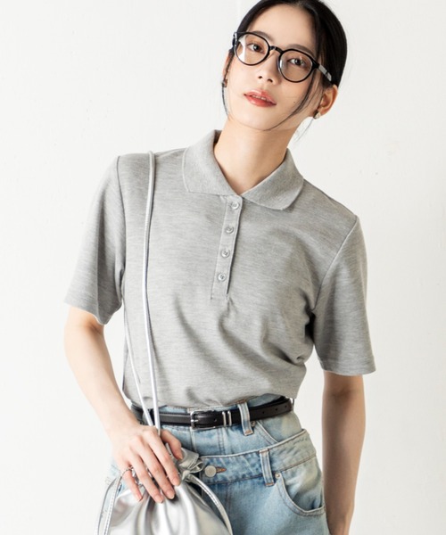 MILLION CARATS(ミリオンカラッツ)の「エフォートレスな女性らしさが薫る!ベーシックなのに品よく決まる、大人の無地鹿の子半袖ポロシャツ(ポロシャツ・レディース・ネイビー/パープル/ピンク/ブラック/オフホワイト/グレー・MEDIUM/LARGE/XL)」の4枚目の写真