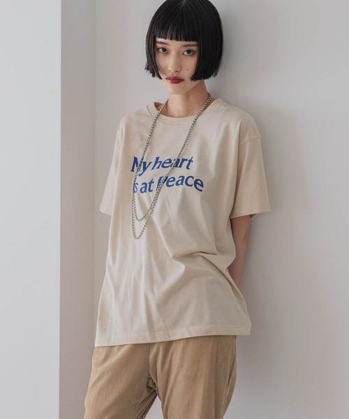 LOWRYS FARM(ローリーズファーム)の「カラーロゴTシャツ 574826(Tシャツ/カットソー・レディース・チャコールグレー/レッド/マスタード/アイボリー・FREE)」の7枚目の写真