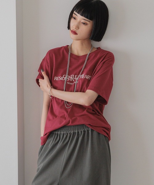 LOWRYS FARM(ローリーズファーム)の「カラーロゴTシャツ 574826(Tシャツ/カットソー・レディース・チャコールグレー/レッド/マスタード/アイボリー・FREE)」の11枚目の写真