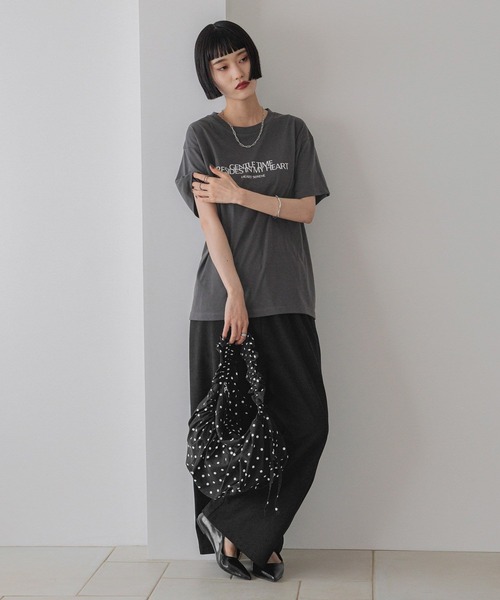 LOWRYS FARM(ローリーズファーム)の「カラーロゴTシャツ 574826(Tシャツ/カットソー・レディース・チャコールグレー/レッド/マスタード/アイボリー・FREE)」の14枚目の写真