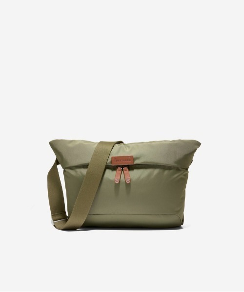 COLE HAAN(コールハーン)の「セントラルスリングバッグ mens(ボディバッグ/ウエストポーチ・メンズ・グリーン・OSFA)」の1枚目の写真