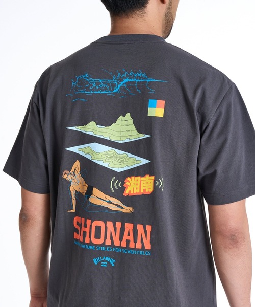 BILLABONG(ビラボン)の「BILLABONG メンズ DESTINATION SHONAN Tシャツ 【2025年秋冬モデル】/ビラボンSHONAN STATION SURFERS湘南グラフィック半袖Tシャツ(Tシャツ/カットソー・メンズ・クリーム/ホワイト・X-LARGE/LARGE/MEDIUM)」の5枚目の写真