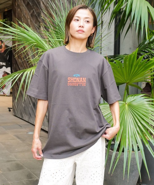 BILLABONG(ビラボン)の「BILLABONG メンズ DESTINATION SHONAN Tシャツ 【2025年秋冬モデル】/ビラボンSHONAN STATION SURFERS湘南グラフィック半袖Tシャツ(Tシャツ/カットソー・メンズ・クリーム/ホワイト・X-LARGE/LARGE/MEDIUM)」の13枚目の写真
