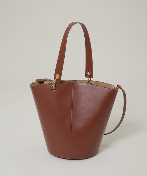 NANO universe(ナノユニバース)の「アシンメトリーハンドルバケツトート(トートバッグ・レディース・ブラック/ブラウン・FREE)」の4枚目の写真