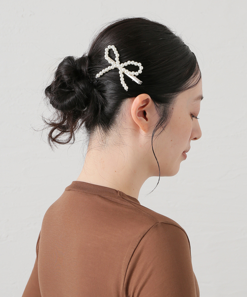 U by SPICK&SPAN（ユーバイスピックアンドスパン）の「BIGリボンヘアピン（その他ヘアアクセサリー・レディース・シルバー/ホワイト・FREE）」の6枚目の写真