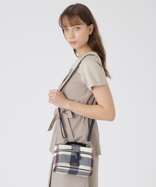 BLUE LABEL CRESTBRIDGE(ブルーレーベルクレストブリッジ)の「クレストブリッジチェックPVCバニティショルダー(ショルダーバッグ・レディース・ベージュ系その他/レッド・FREE)」の10枚目の写真