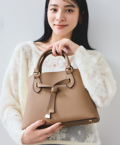 VIS（ビス）の「フロントタイ ブガッティ型ボストンバッグ/2WAY（ボストンバッグ・レディース・ベージュ系その他/レッド/ブラック・FREE）」の5枚目の写真