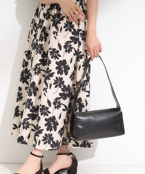 SHOO・LA・RUE（シューラルー）の「ヨコナガボックスショルダーバッグ（ショルダーバッグ・レディース・キャメル/ブラック・00）」の1枚目の写真