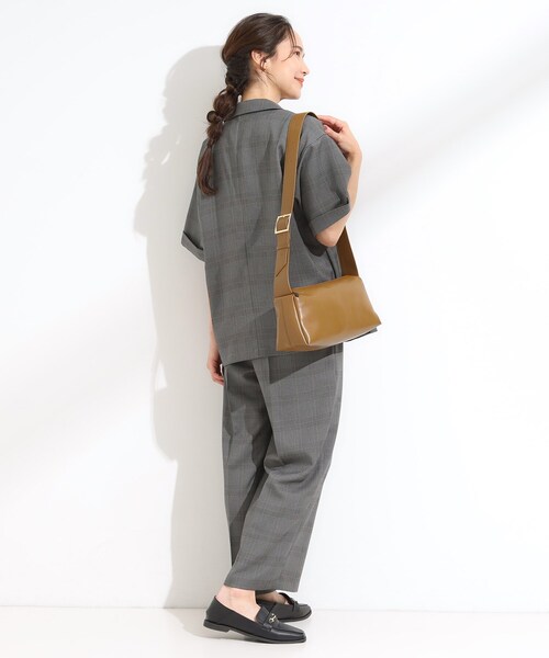 SHOO・LA・RUE（シューラルー）の「ヨコナガボックスショルダーバッグ（ショルダーバッグ・レディース・キャメル/ブラック・00）」の6枚目の写真