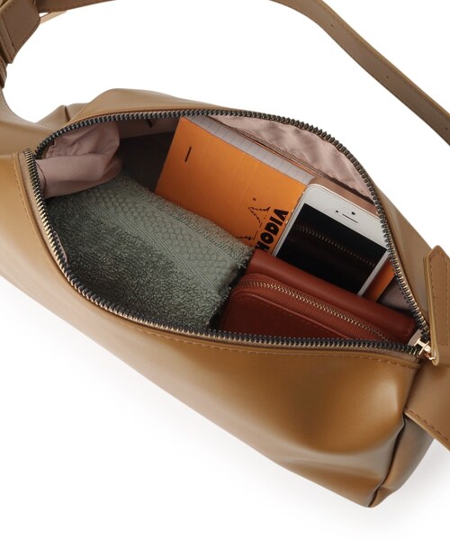 SHOO・LA・RUE（シューラルー）の「ヨコナガボックスショルダーバッグ（ショルダーバッグ・レディース・キャメル/ブラック・00）」の14枚目の写真